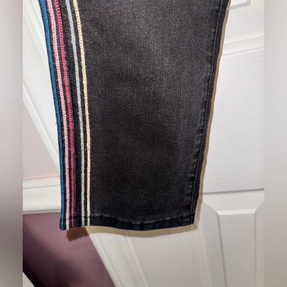 DG2 Diane Gilman Black Stretch Jeans with Colorful Stitching down sides Size 4 - Picture 5 of 16